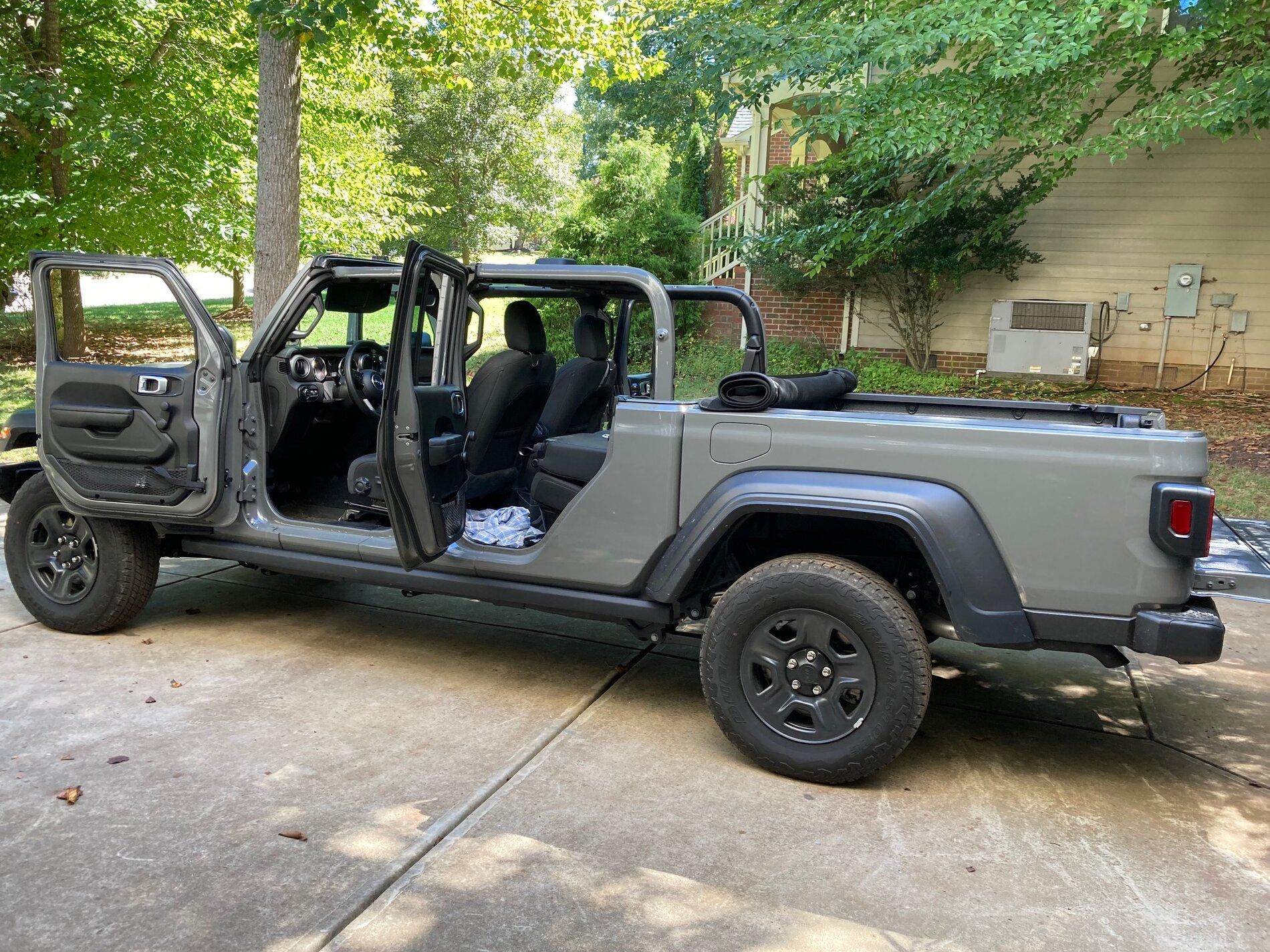 Jeep Gladiator Plain Jane, the family truckster softtop1