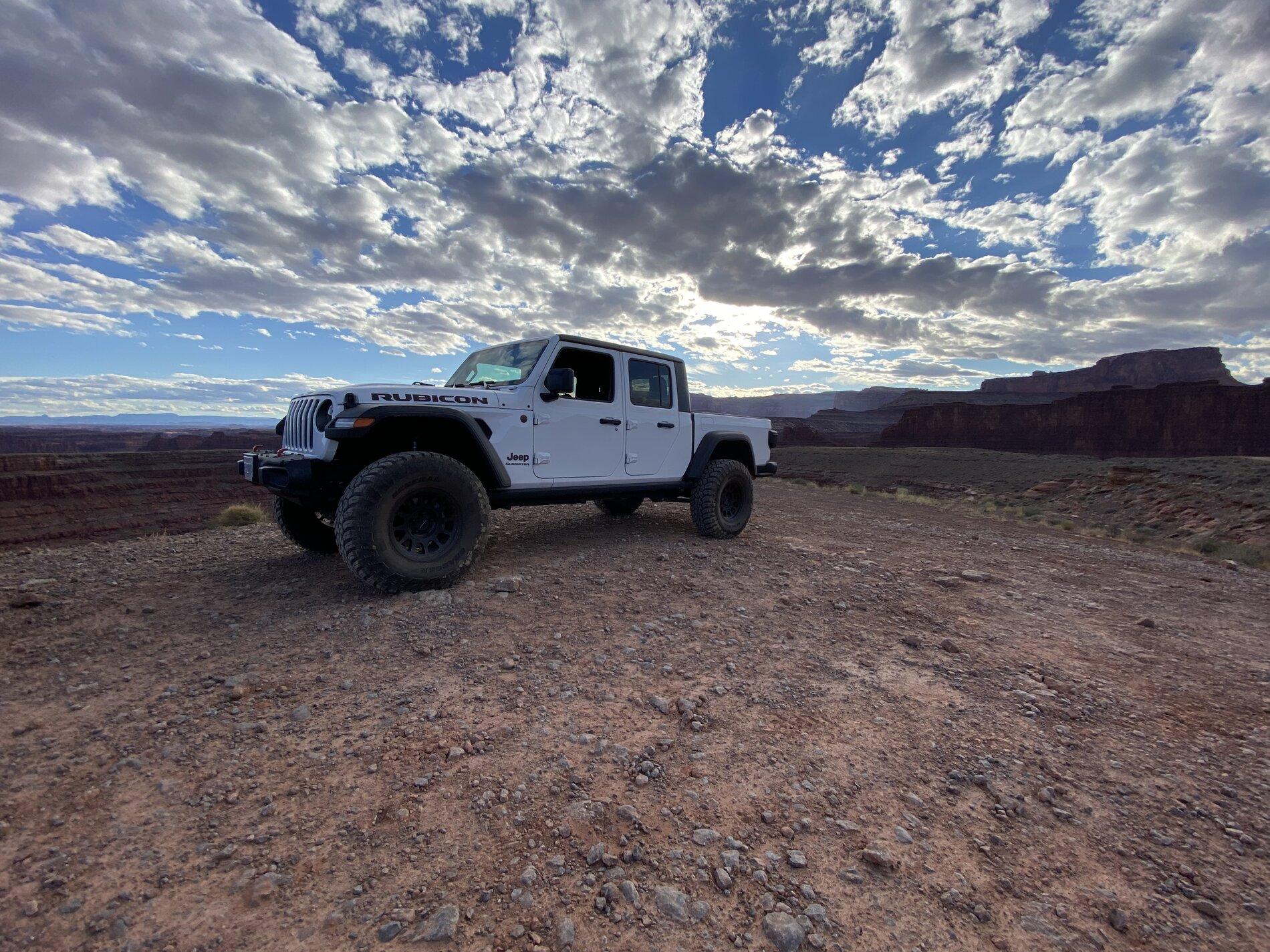 Jeep Gladiator Gladiator Glamour Shots 95857932-9FFD-4DC1-B5C4-68F8FAD5145E