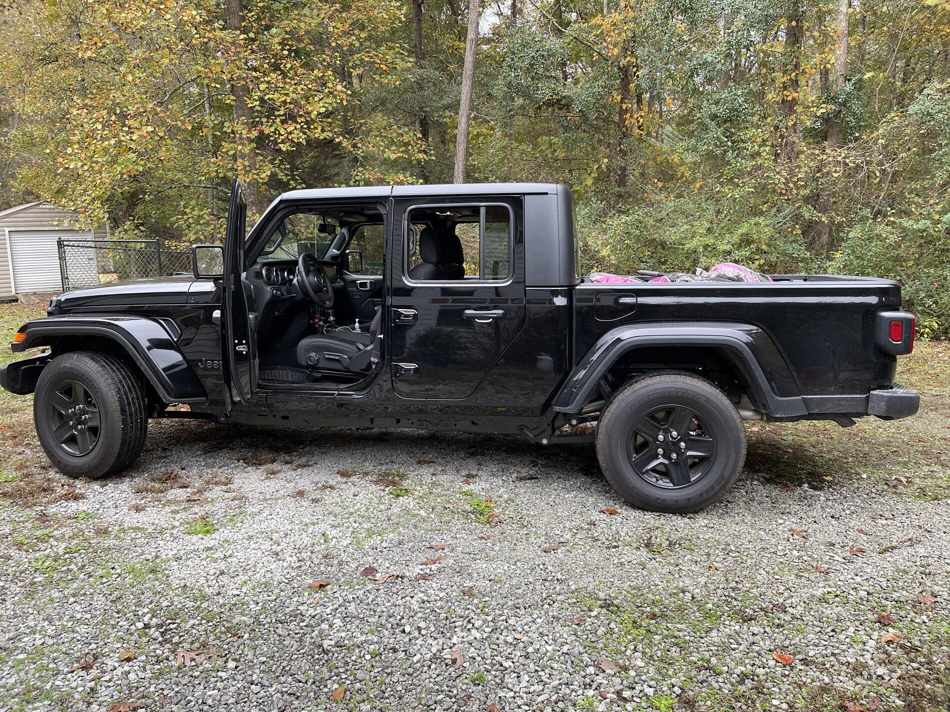 Jeep Gladiator BLACK Gladiator JT Club 07764FDB-38AC-4E60-B5D9-A75BE64D06CC
