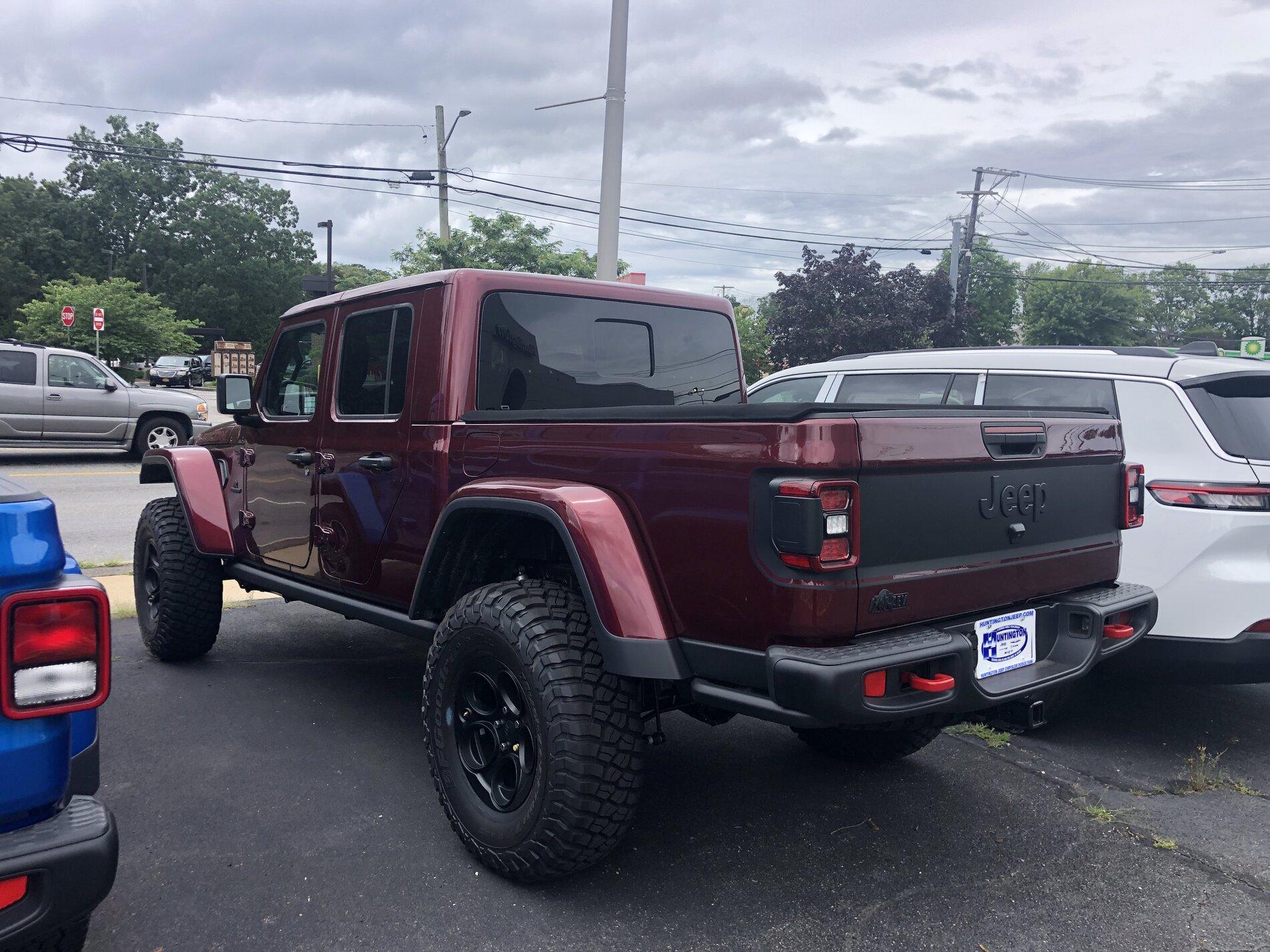 Jeep Gladiator 2.5” lift with 35” tires A7AE6FE4-769C-485F-938A-EB0BFE570EF9