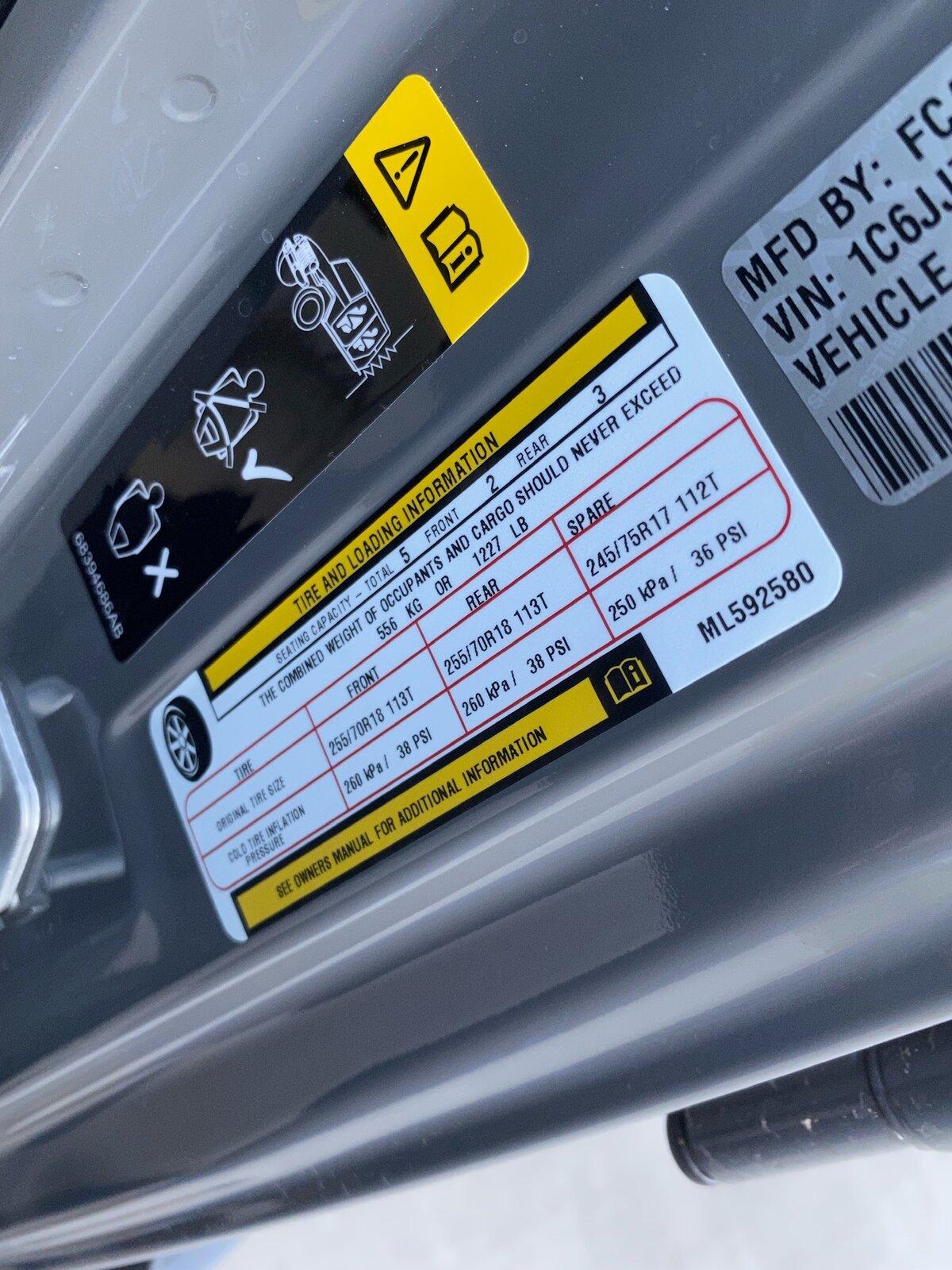 Jeep Gladiator 1086lb Payload capacity, Mojave. What? AD8D5558-CAB7-469D-A999-364F0AFCC097