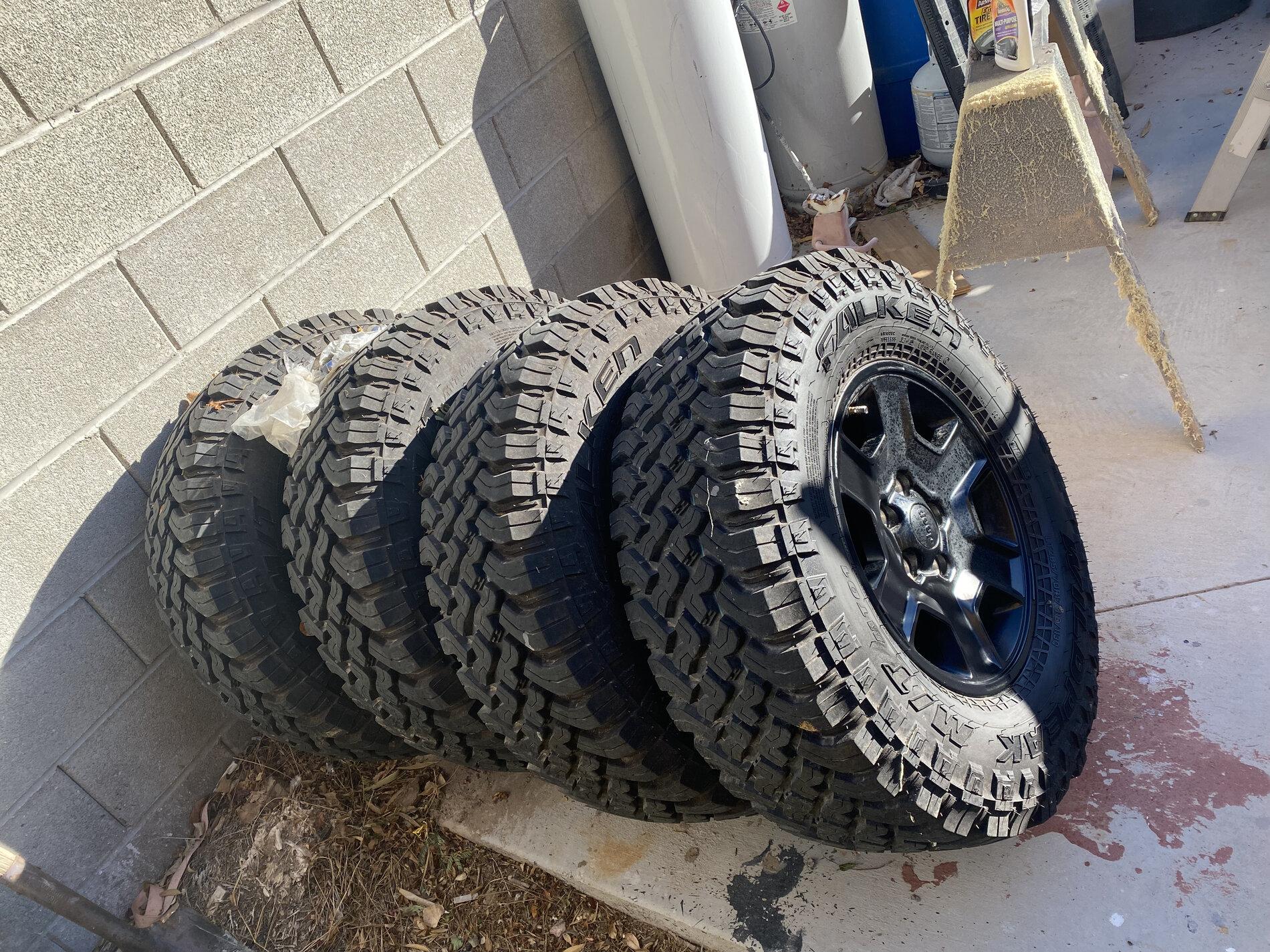 Jeep Gladiator Mojave tires and wheels 4933435A-5621-4B0C-9AA9-918F789D5EEE