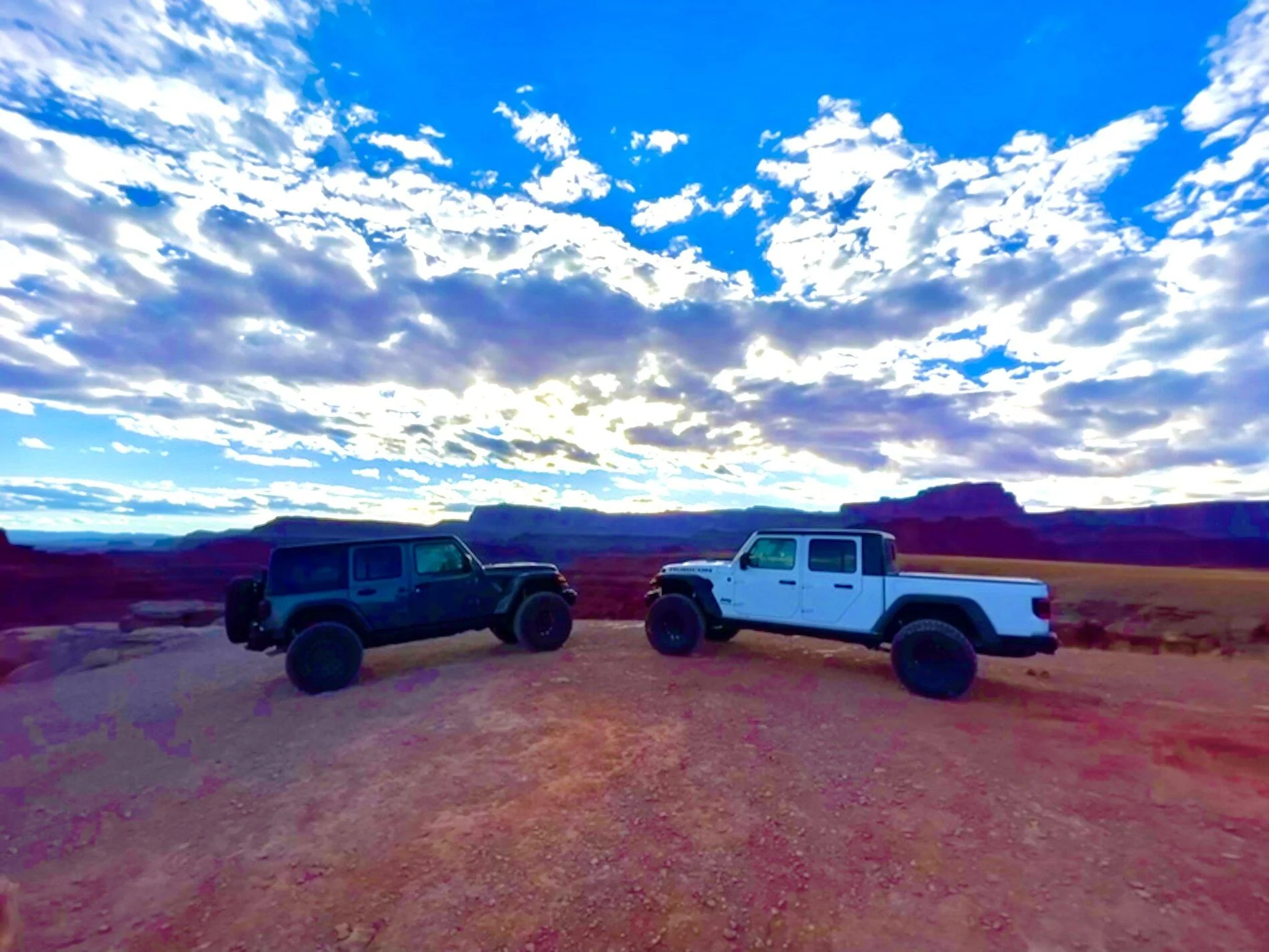 Jeep Gladiator Gladiator Glamour Shots 1C1C5B8A-CB1E-4A88-A1D3-4AB60599989B