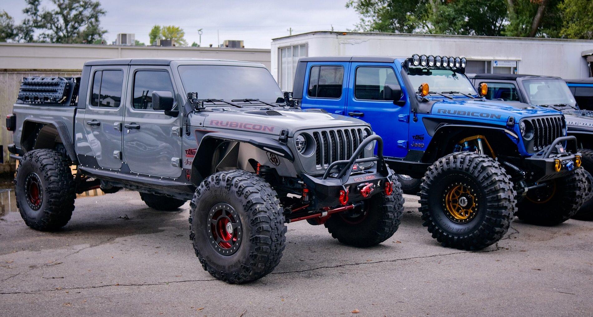 Jeep Gladiator Jeeps Parking Next To Jeeps 8AA6FA8C-3A16-476C-A8F4-1F6842A75152