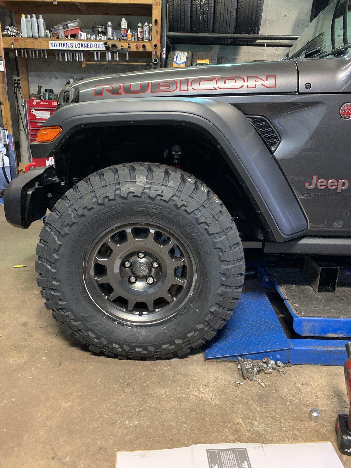 Jeep Gladiator Wheels for 37" tires 29C7A7BA-04E2-447F-890A-B0A348E5768C