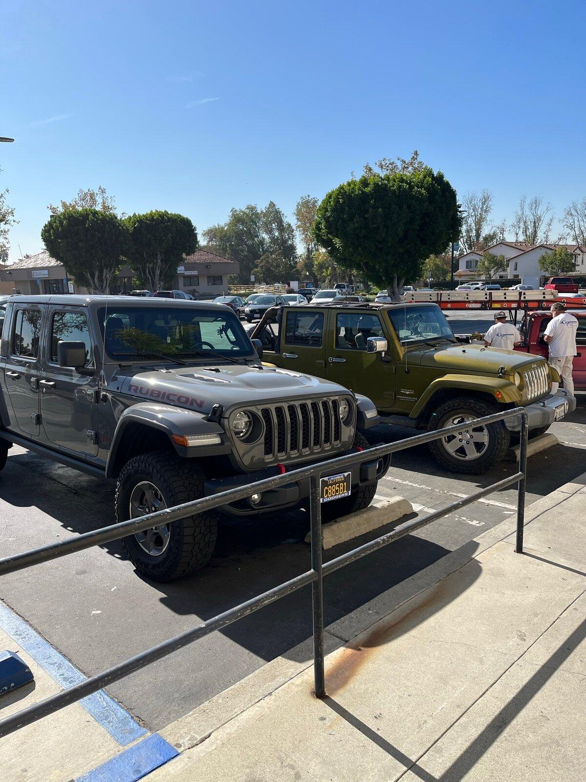 Jeep Gladiator Jeeps Parking Next To Jeeps AFC70121-C005-4E4E-BC97-F4DBBD72BD7B