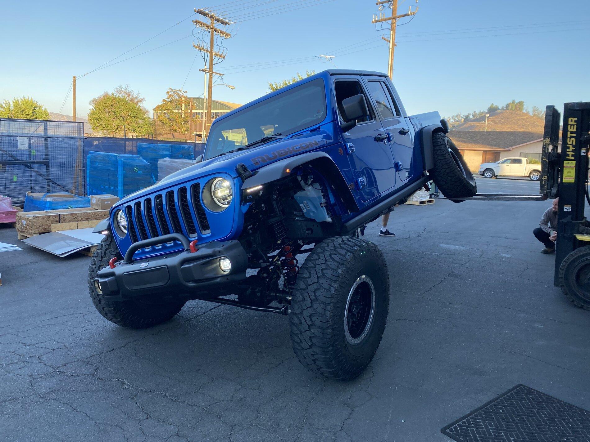 Jeep Gladiator Hydro Blue Diesel Rubicon  - “The Blue King” FCBA260D-9966-4ECE-8BEE-5C8D6E67B10D