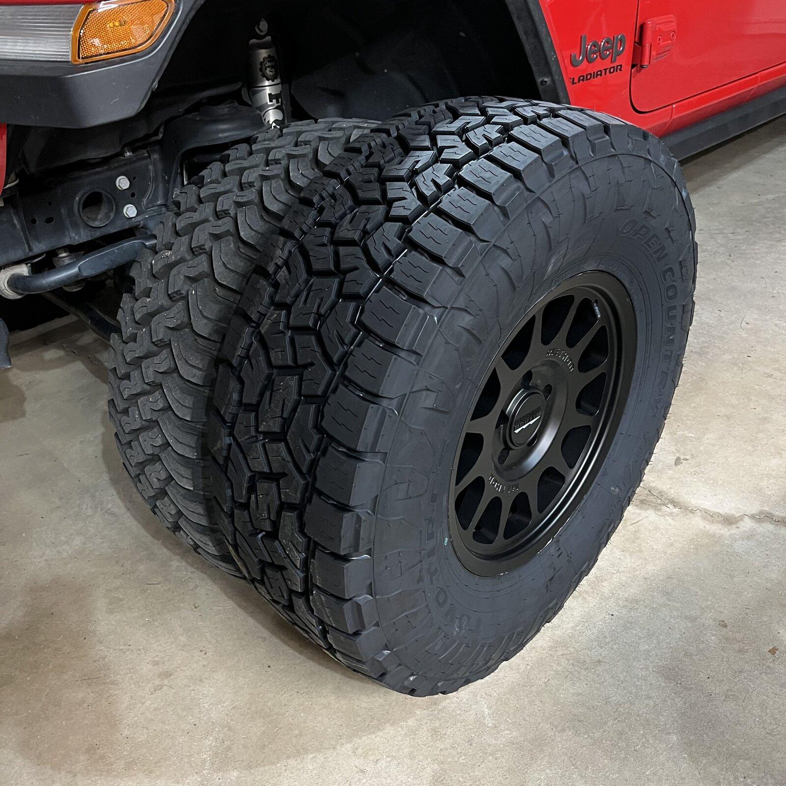 Jeep Gladiator 2020 JTR in Firecracker Red 48F59D4C-5276-42F9-BD92-A6D5DAACBFD0