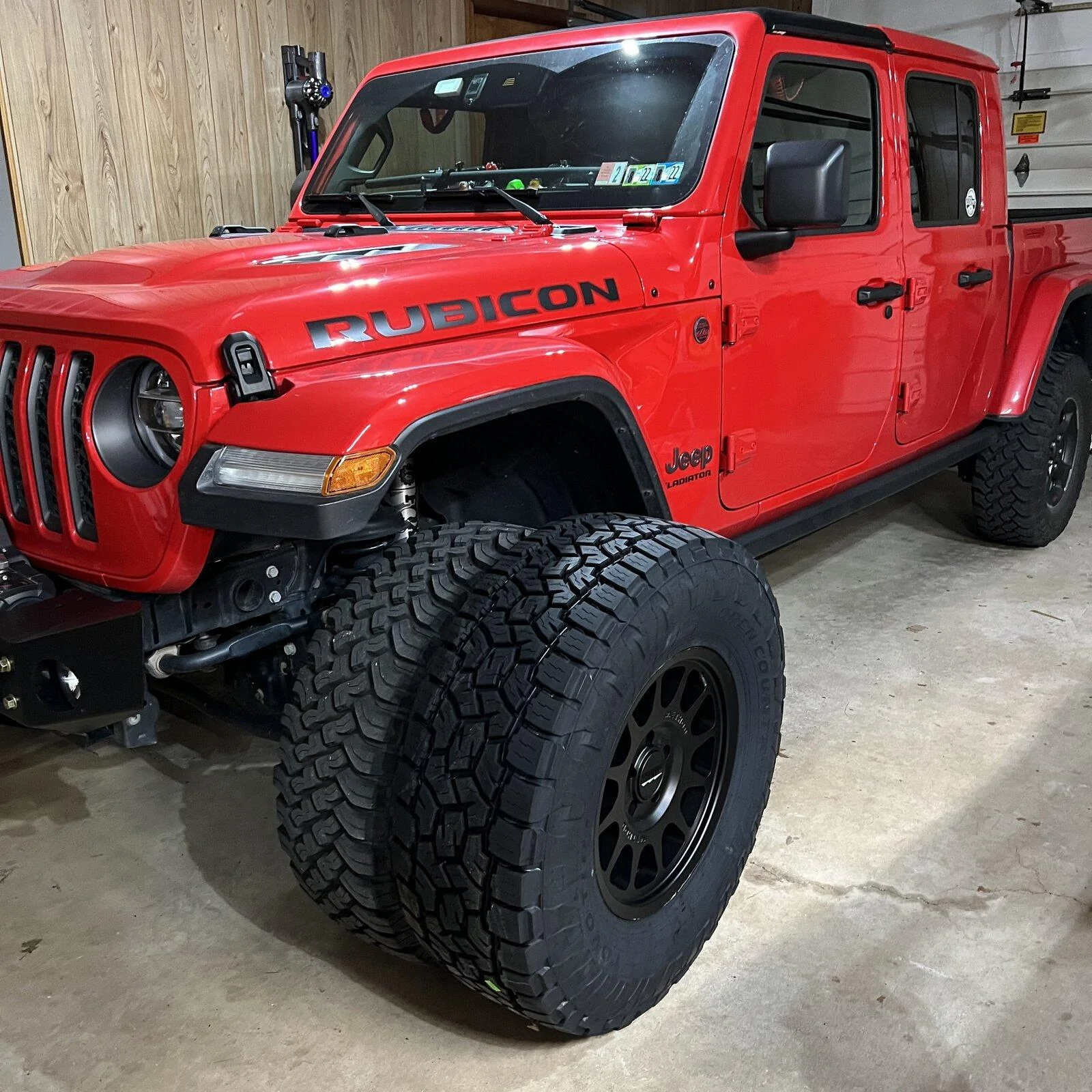 Jeep Gladiator 2020 JTR in Firecracker Red FD5CE734-78C5-4915-80C4-33962E0CF64B