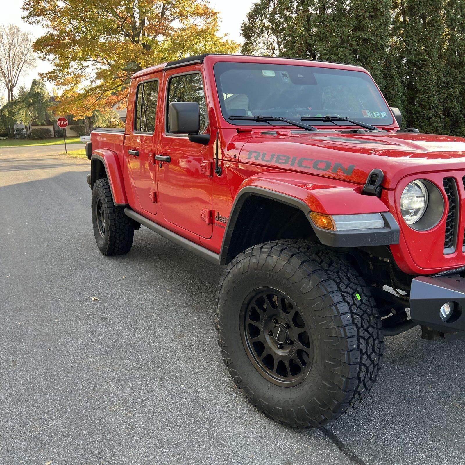 Jeep Gladiator 2020 JTR in Firecracker Red 4E4E12D7-572F-4E9A-B275-067ACDD10268