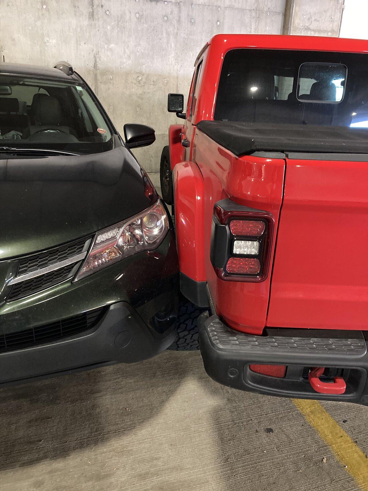 Jeep Gladiator Cadillac has a go at my rock slider F9CC7E16-31C5-4D7F-BFD3-184F8B14E68E