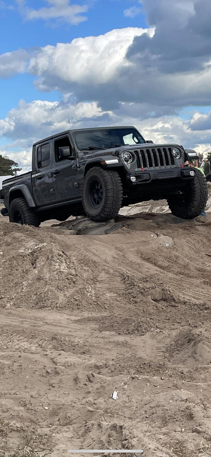 Jeep Gladiator thinking abt getting a '22 diesel rubicon gladiator fil