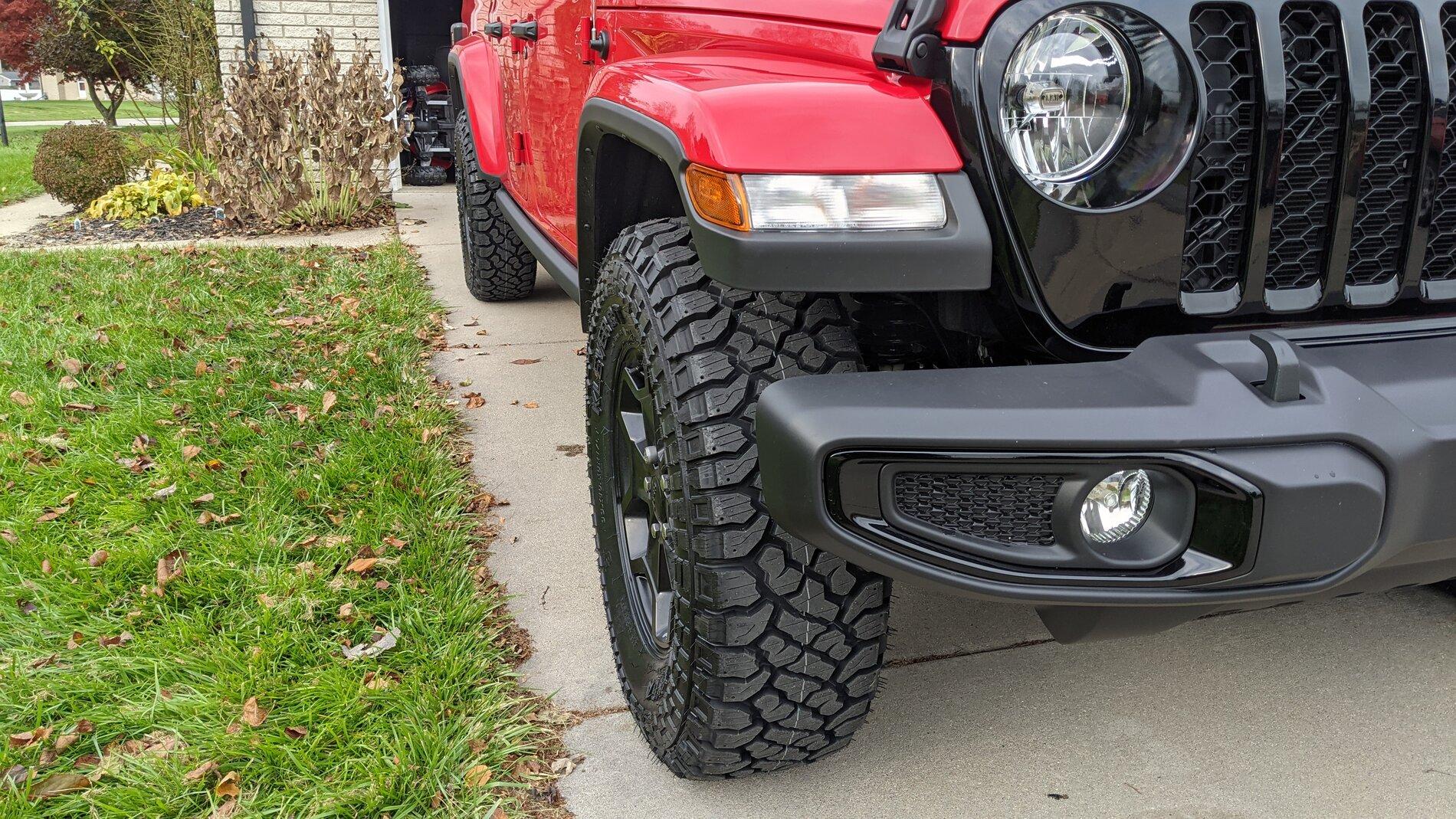 Jeep Gladiator Kenda Klevers 33x10.5r17 installed PXL_20211109_144019574