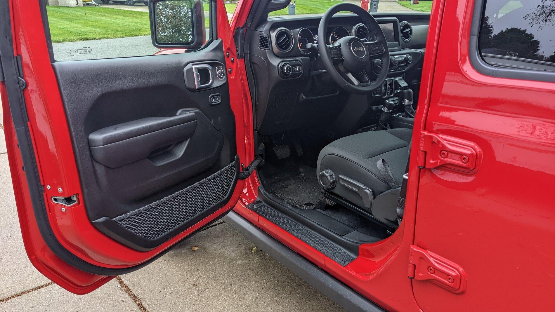 Jeep Gladiator Kenda Klevers 33x10.5r17 installed PXL_20211027_140454195