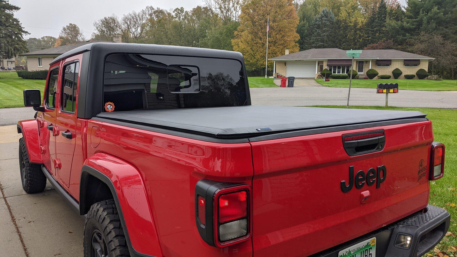 Jeep Gladiator Kenda Klevers 33x10.5r17 installed PXL_20211027_140504328