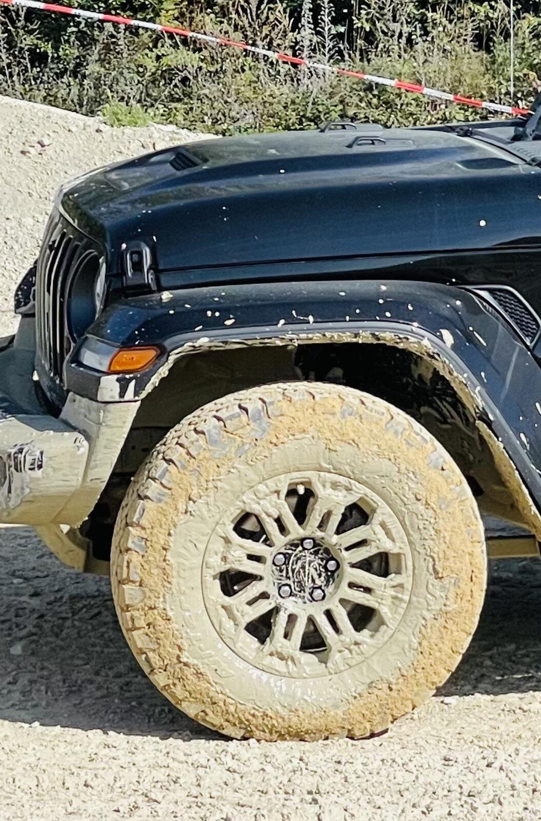 Jeep Gladiator SHOW ME YOUR WHEELS! F98BB520-6E4E-4670-B89B-BF35AD7A2FC9
