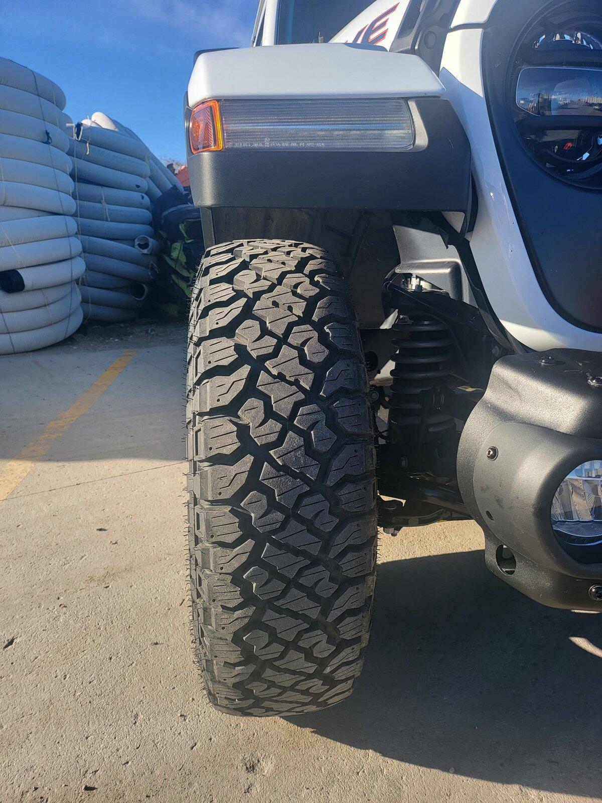 Jeep Gladiator Kenda Klever R/T KR601 35x10.50R17 20211109_142700