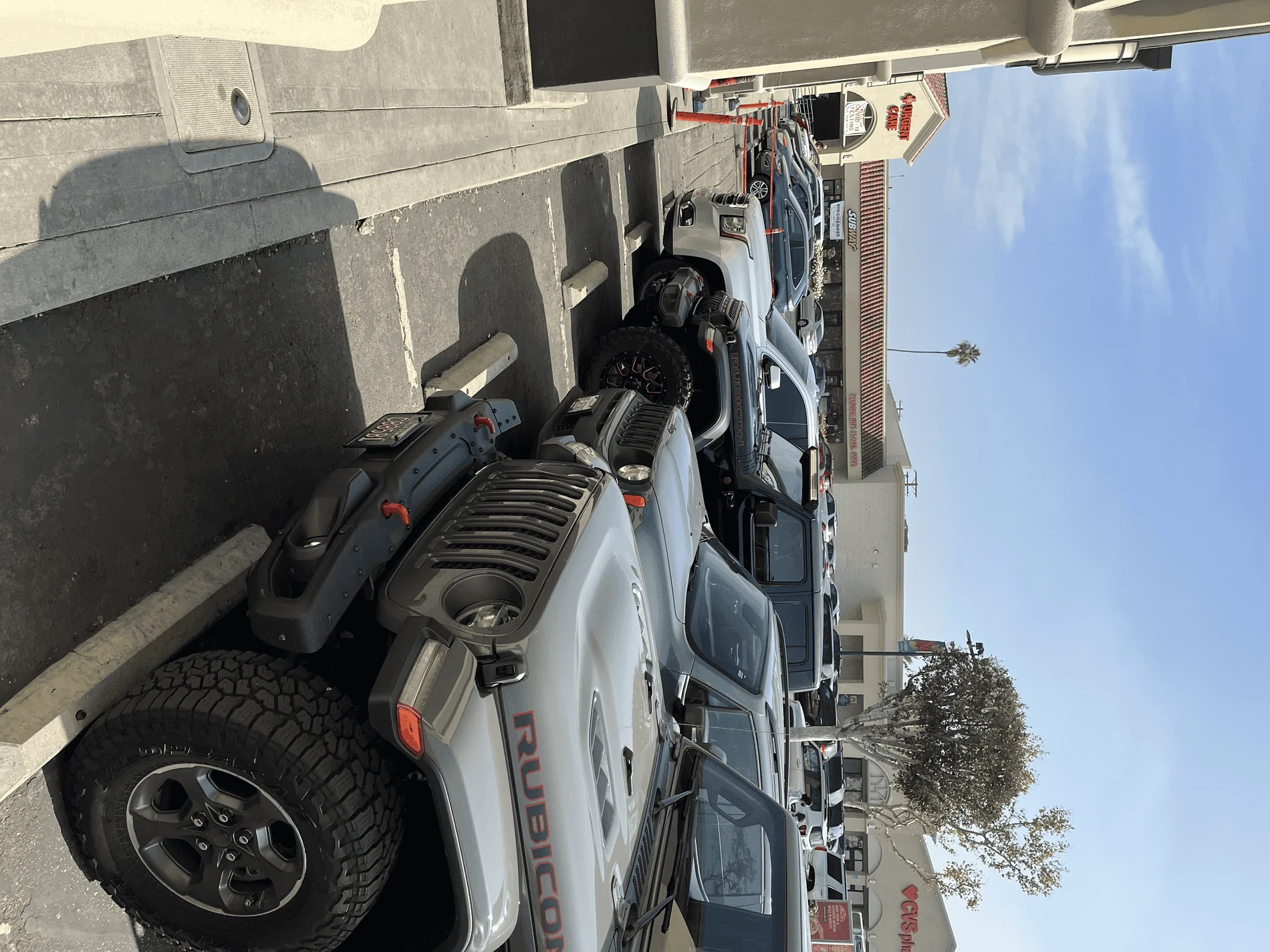 Jeep Gladiator Jeeps Parking Next To Jeeps tempImageMvd2Jz