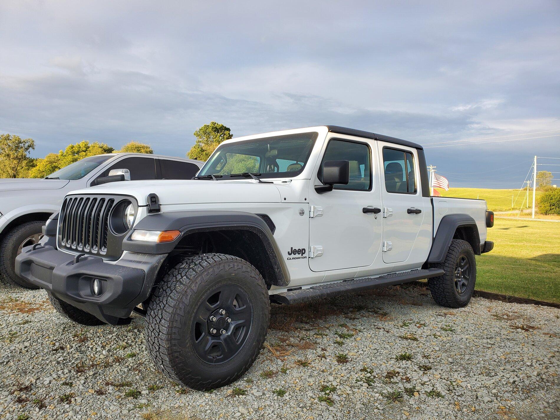 Jeep Gladiator 265/70/R17 BFG KO2 on Sport base 20210923_184632