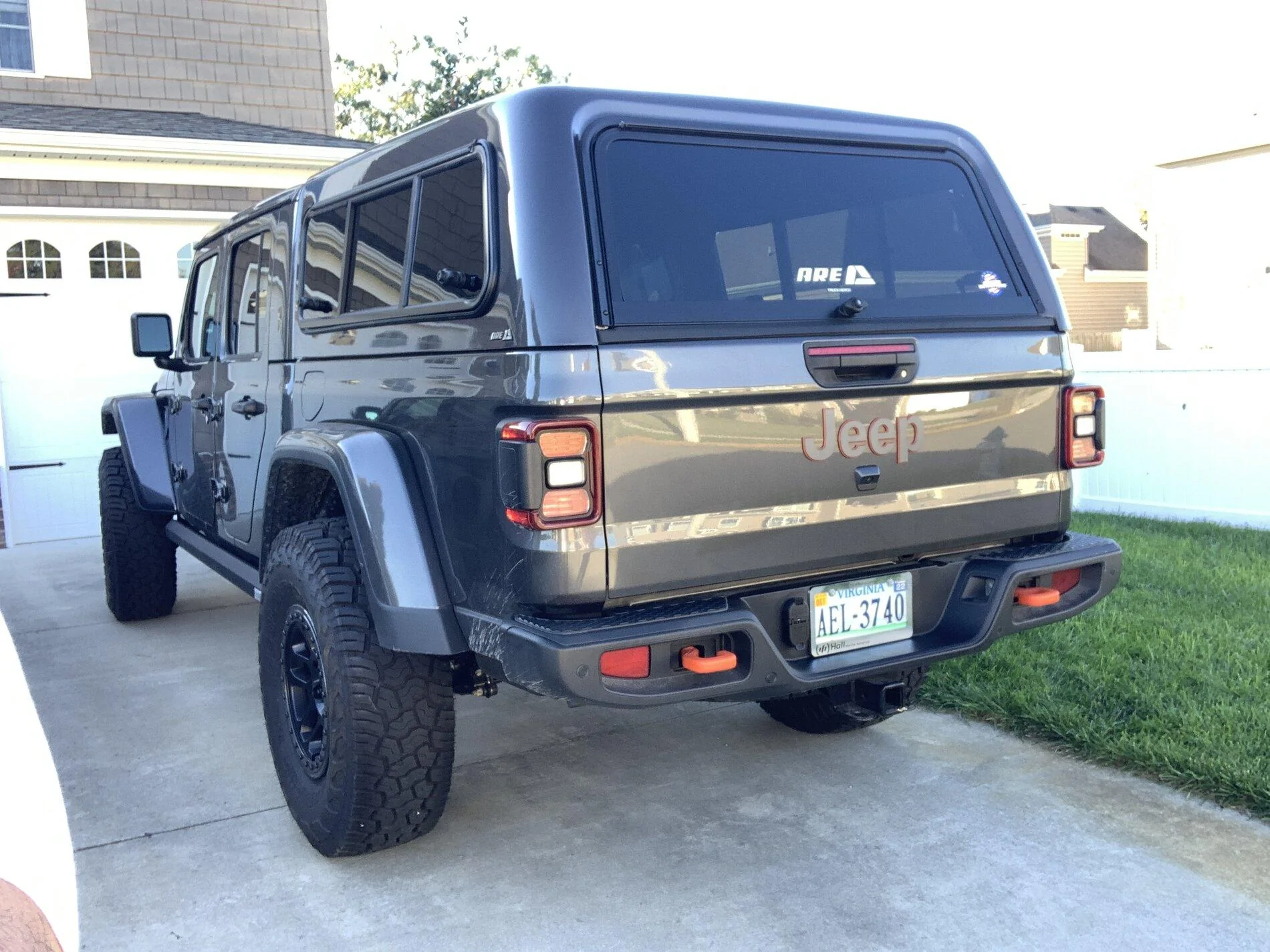 Jeep Gladiator A.R.E. Granite Crystal CX Cap Installed! 1389B812-5918-45F8-971A-D7FC4BB793A4