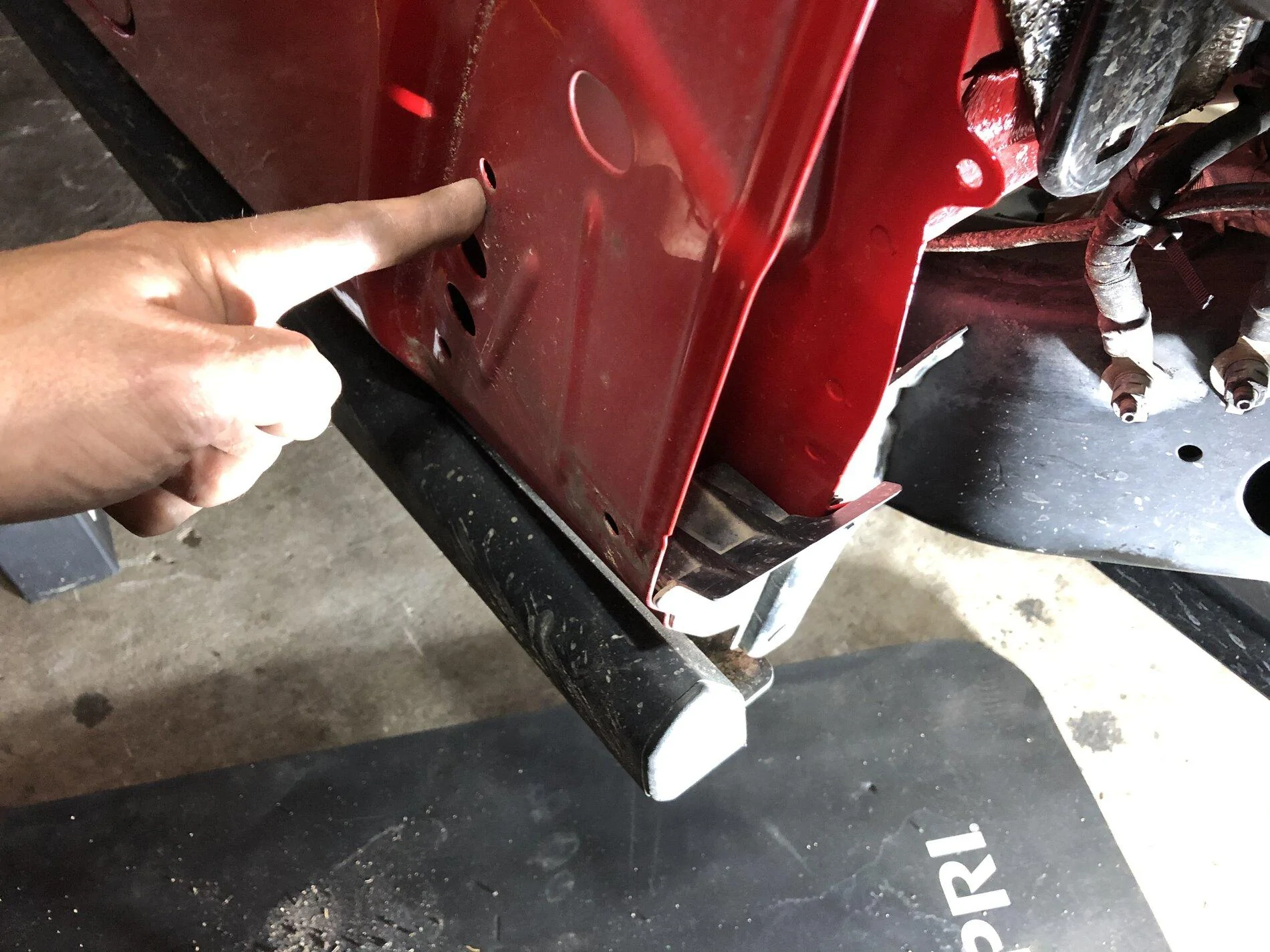 Jeep Gladiator No broken fender clips to replace aux ess battery E59B7FE3-A0A7-4FD4-B46A-4E1D6D562D59