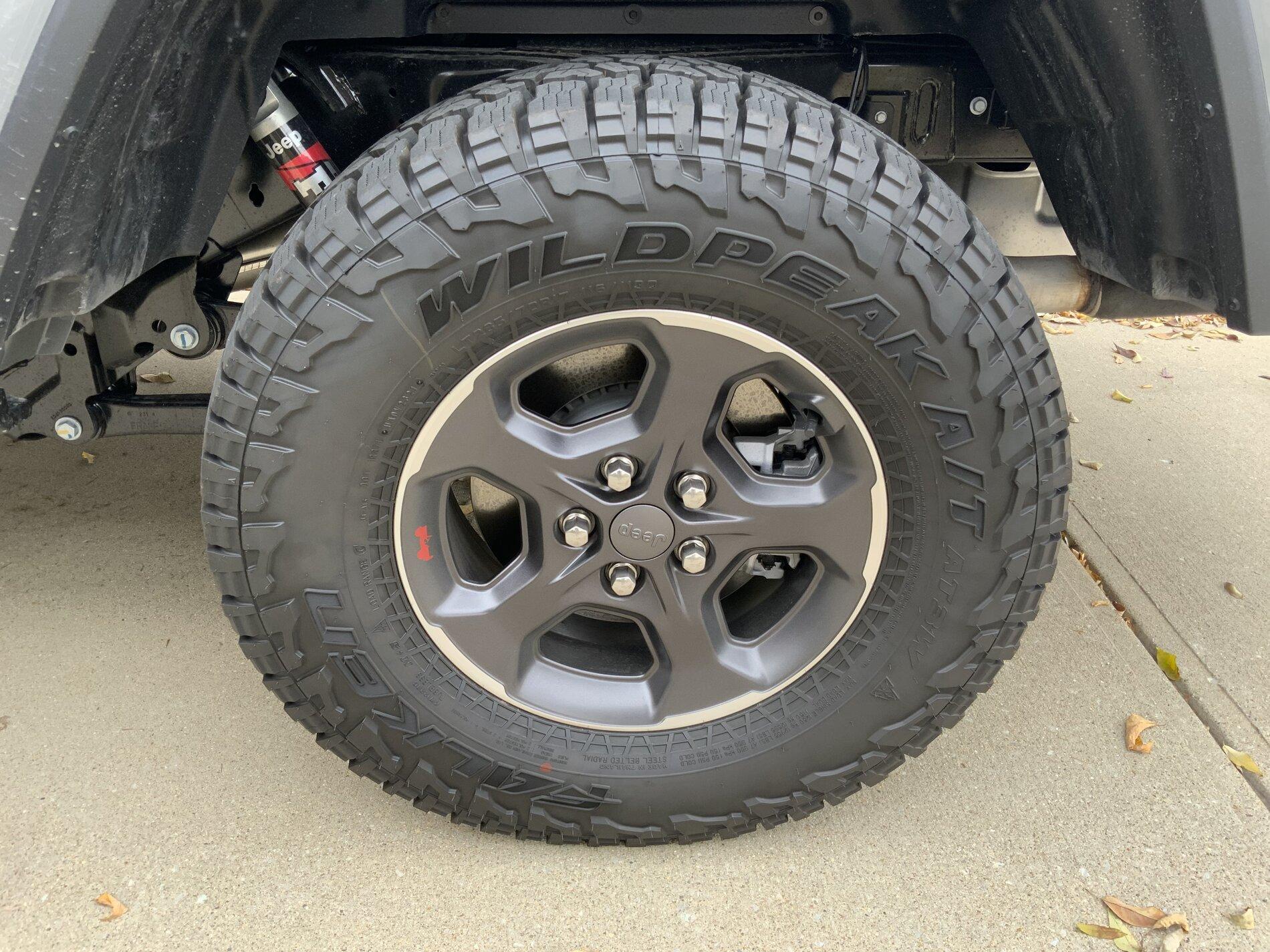 Jeep Gladiator Like new Falken Wild Peak A/T OEM Take Offs JT Rubicon 9544F19B-2746-4F45-86A3-99A81230C143