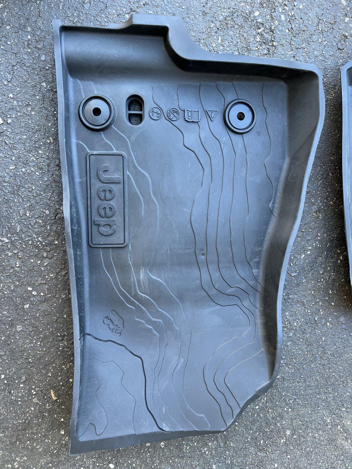 Jeep Gladiator wtb mopar all weather mats C083BE00-835E-42F6-8B12-7680326DD949