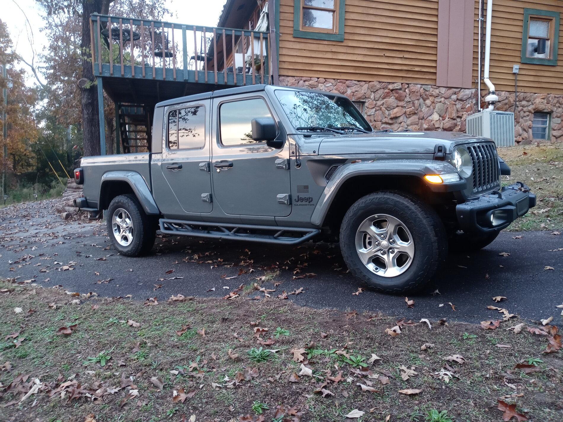 Jeep Gladiator Side steps/rails etc.   what are you all runnin ? 20211111_165409