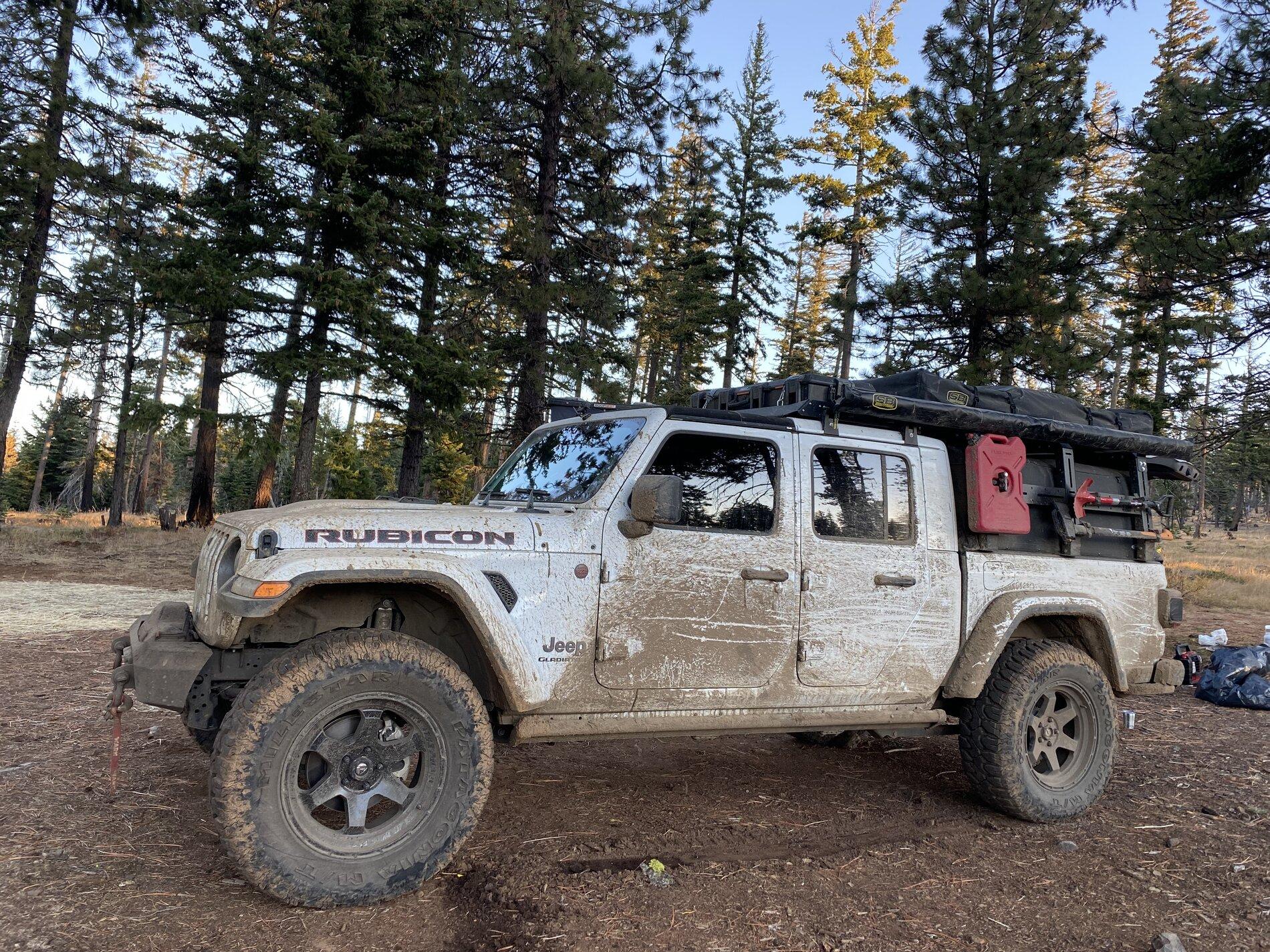 Jeep Gladiator BRIGHT WHITE Gladiator JT Club C3A07323-C418-4887-B9EB-324994EDAB69