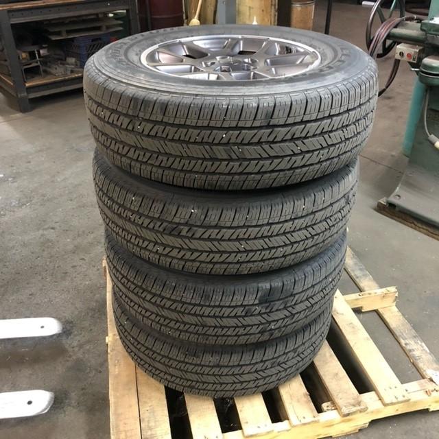Jeep Gladiator 2020 Overland Wheels/Tires/Lugs Tires 01