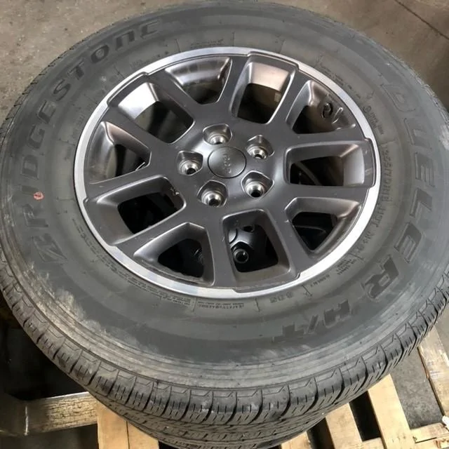 Jeep Gladiator 2020 Overland Wheels/Tires/Lugs Tires 02