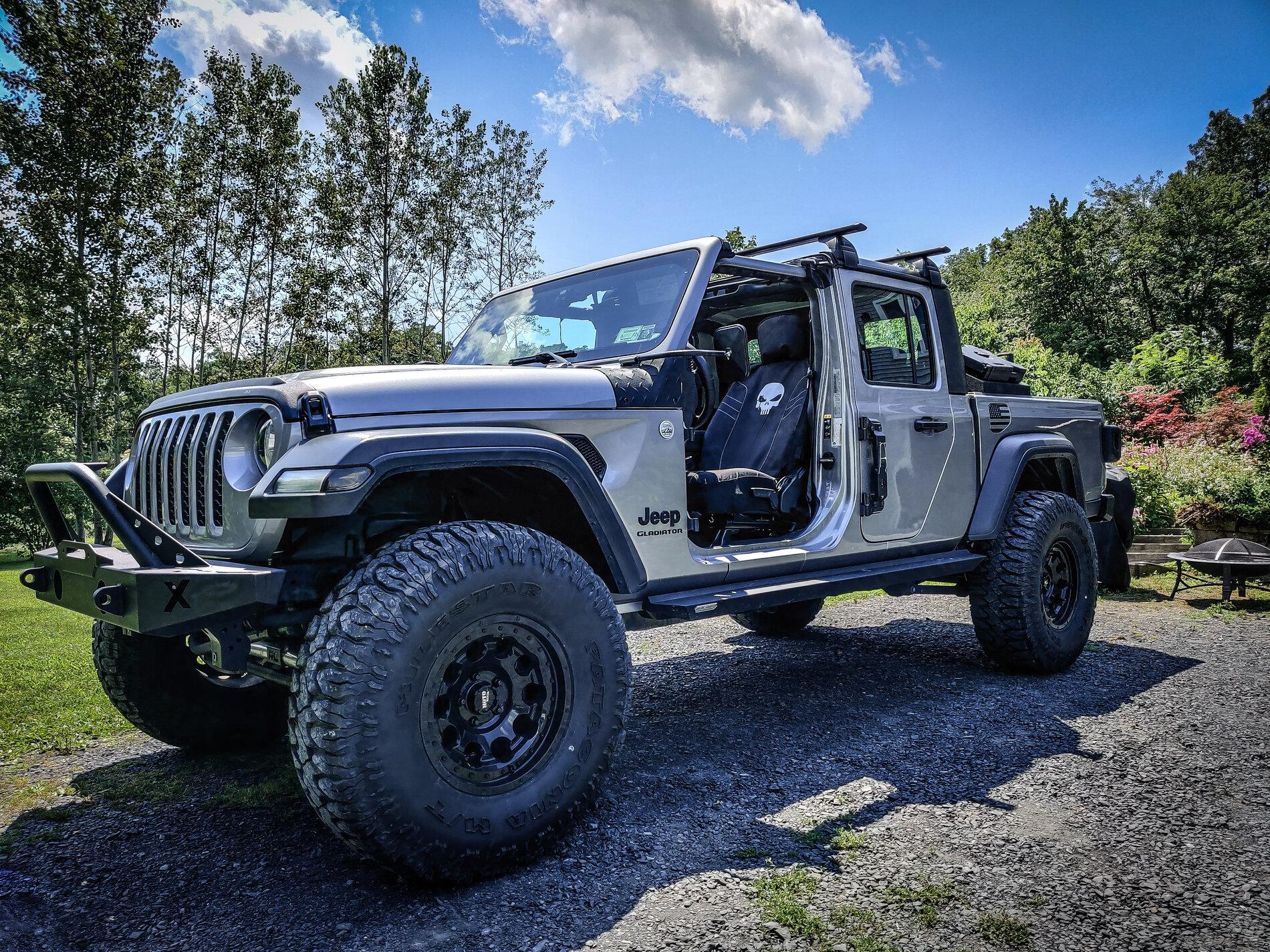 Jeep Gladiator FS: 2020 Gladiator Sport Silver 6spd PSX_20210723_160729
