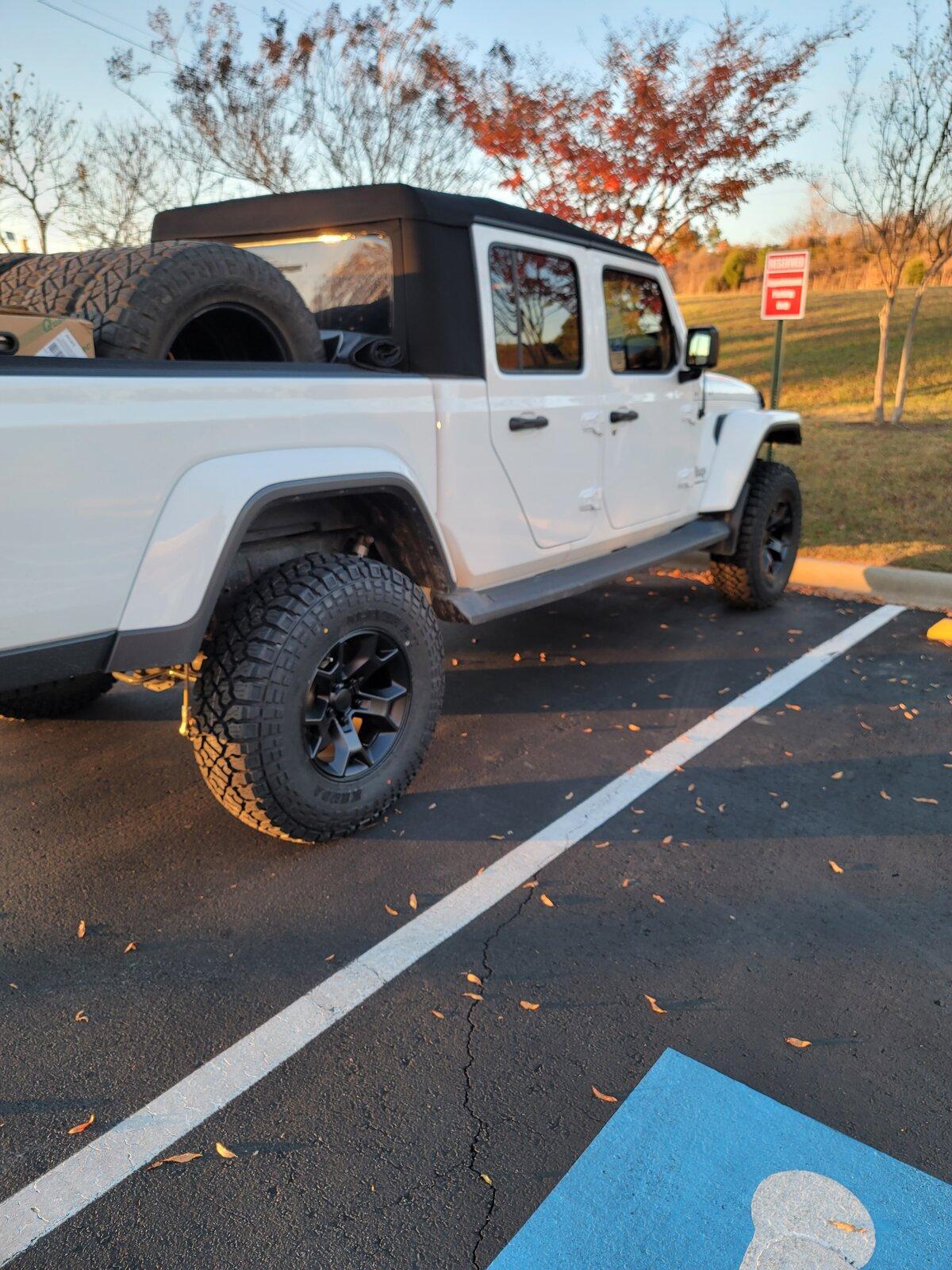 Jeep Gladiator Kenda Klever R/T KR601 35x10.50R17 20211112_165957