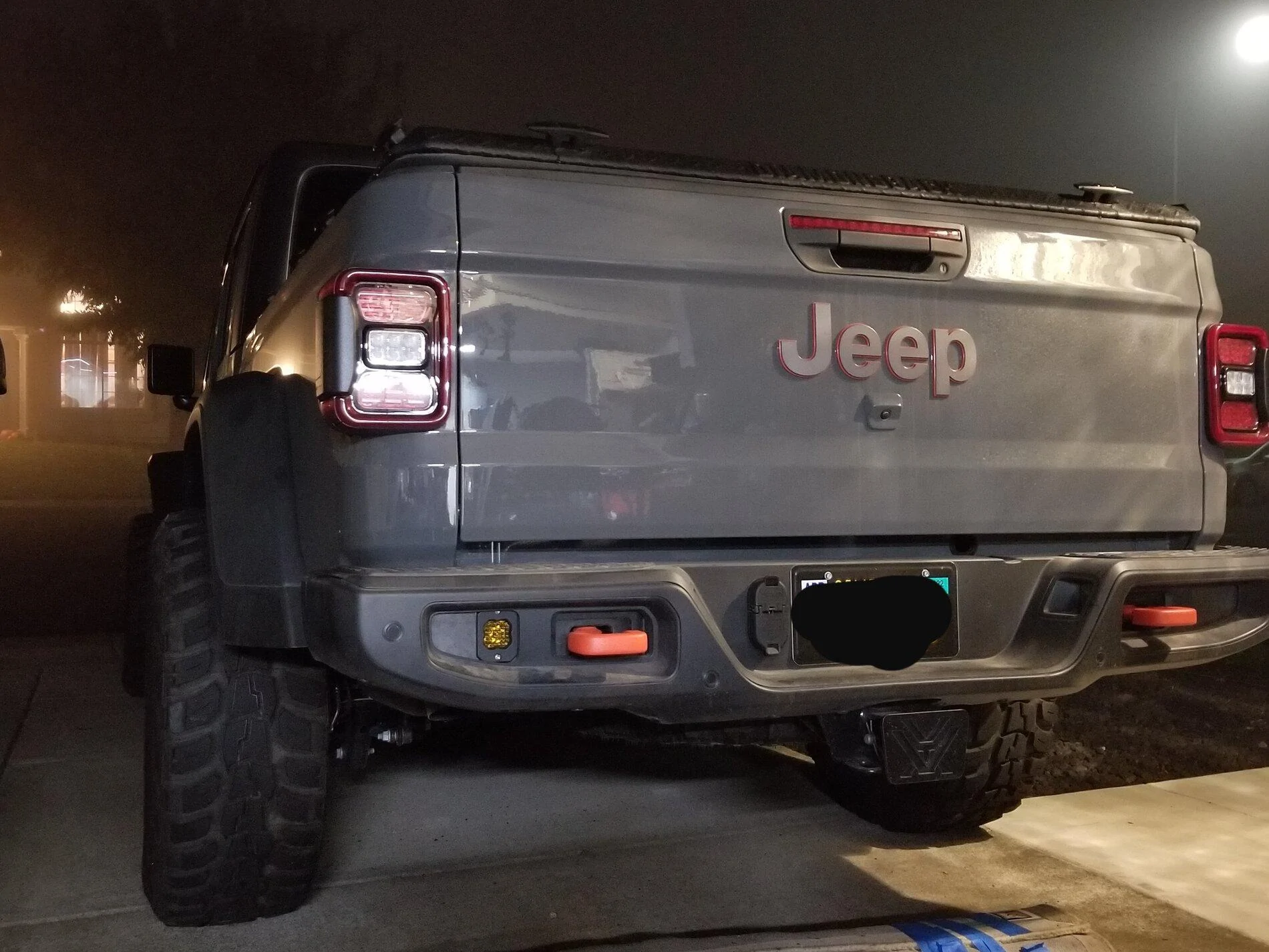 Jeep Gladiator DIODE DYNAMICS SSC1 in rear bumper reflector location 20211112_203637