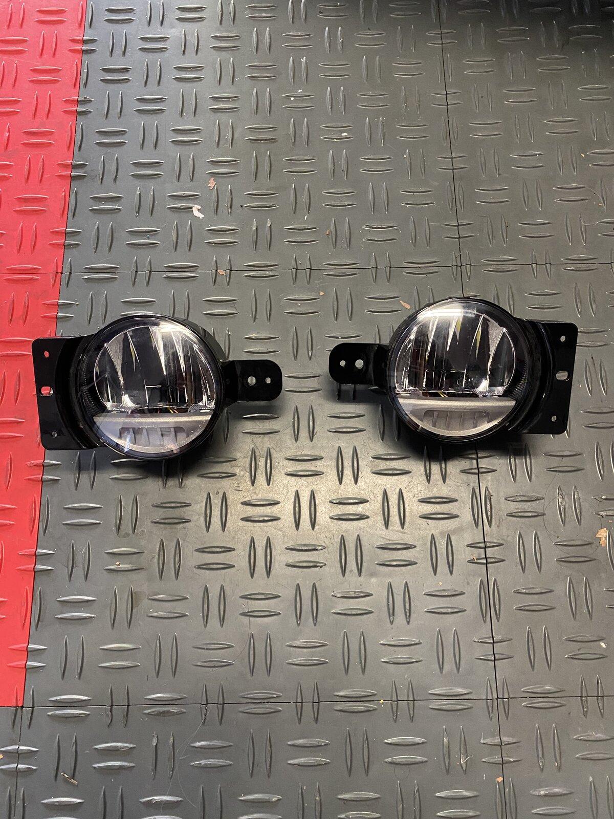 Jeep Gladiator Oem led fog lights 4E155740-9BD1-4622-B7A9-A880D9890AD3