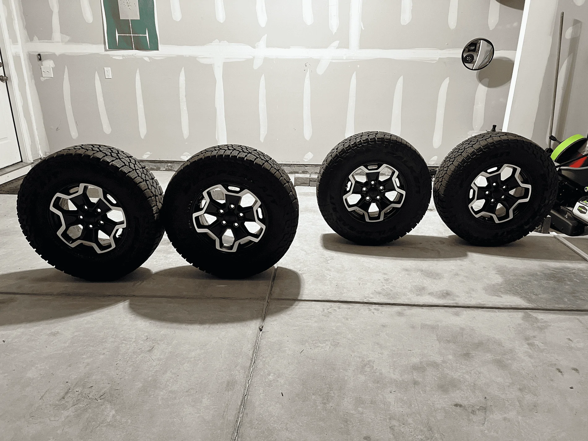 Jeep Gladiator 4x Rubicon Take Offs, Wildpeak A/T3Ws, under 2000 miles. tempImageG6Nxq