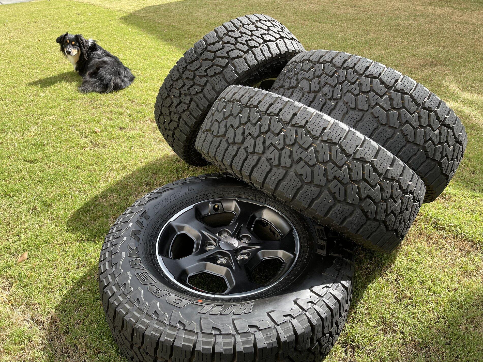 Jeep Gladiator JTR Take Off Wheels and Tires $800 569F65E5-C2FE-4288-A003-F4C868DFE2EC