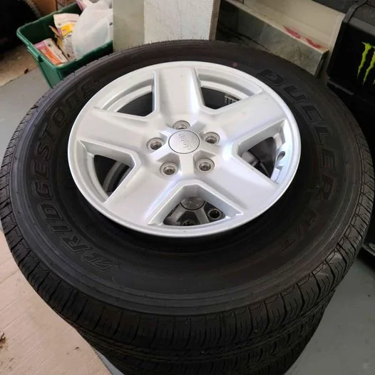Jeep Gladiator Sport S (4) Wheels and Bridgestone Tires - 1k miles 246065240_4608632232519098_1128335007239241181_n
