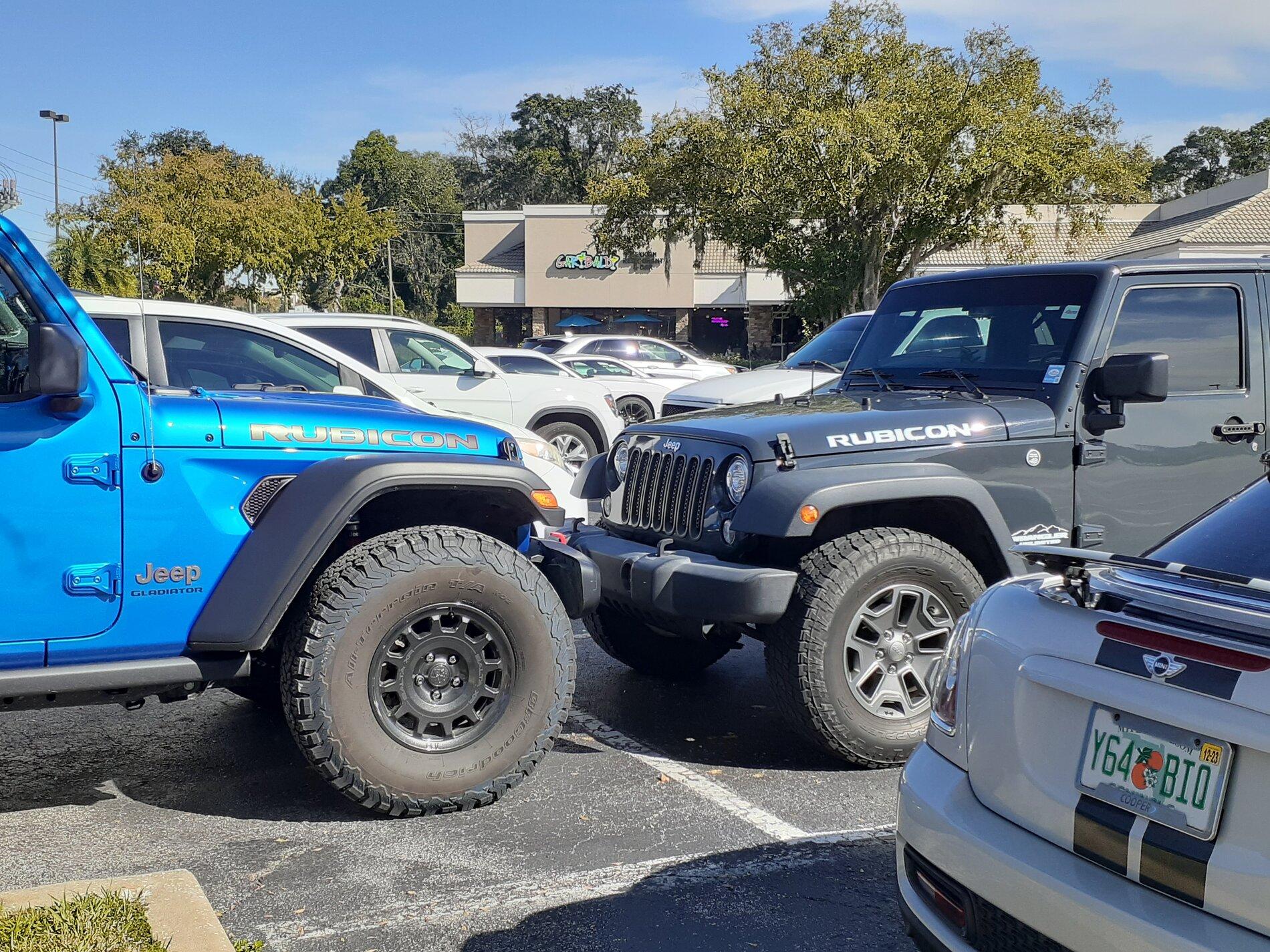 Jeep Gladiator Jeeps Parking Next To Jeeps 20211114_132941