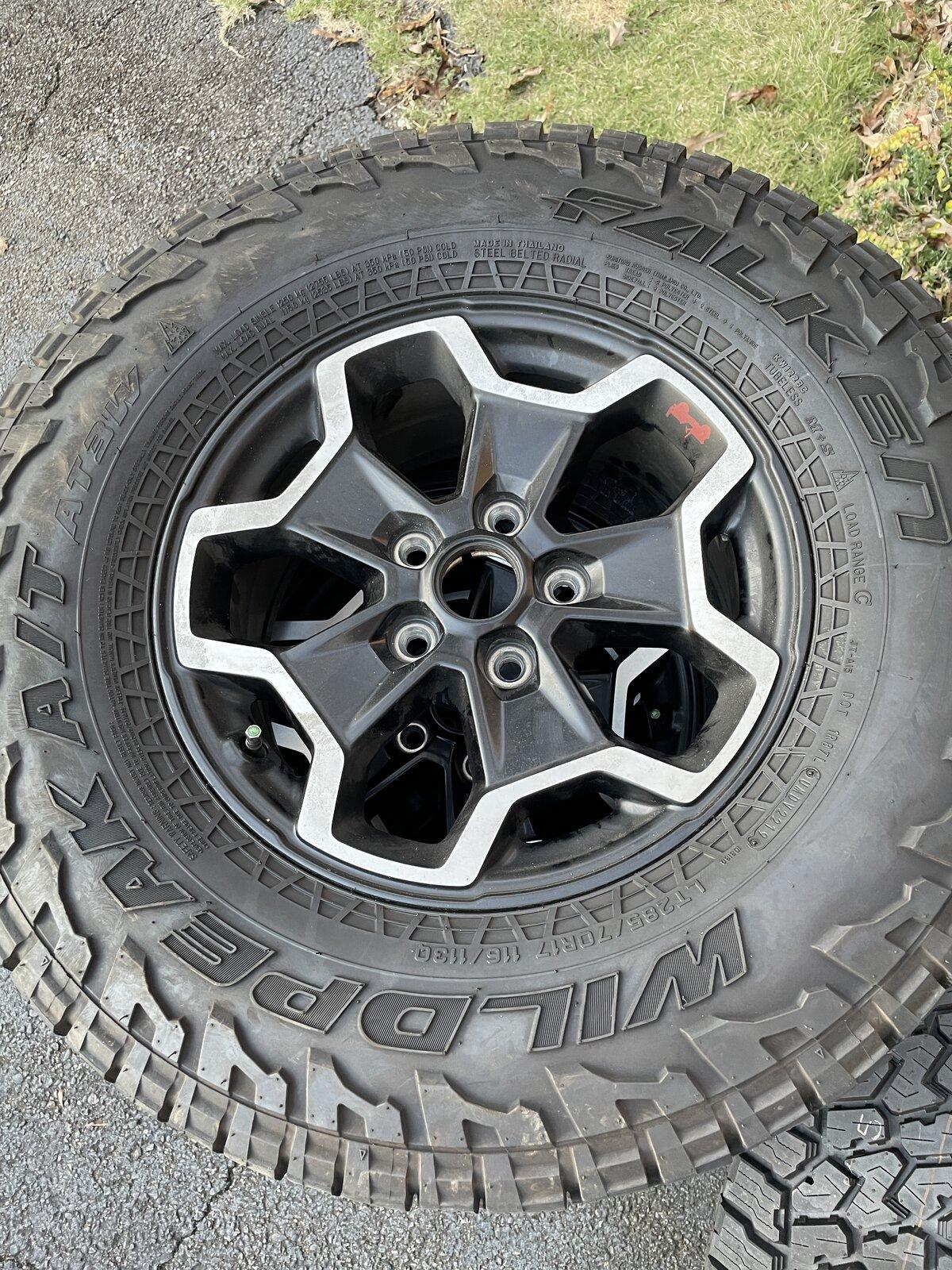 Jeep Gladiator Rubicon wheels and suspension F37CA263-A0EB-45D3-92B5-EE46E98EABAF