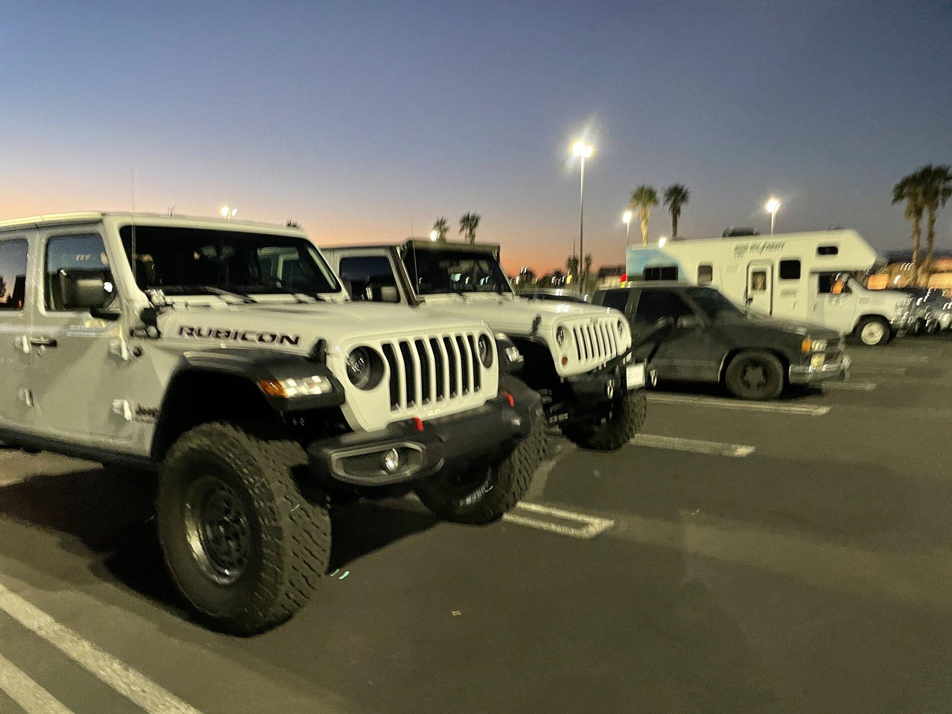 Jeep Gladiator Jeeps Parking Next To Jeeps AC578611-C1ED-4447-B7DF-D7E55FBE1E84