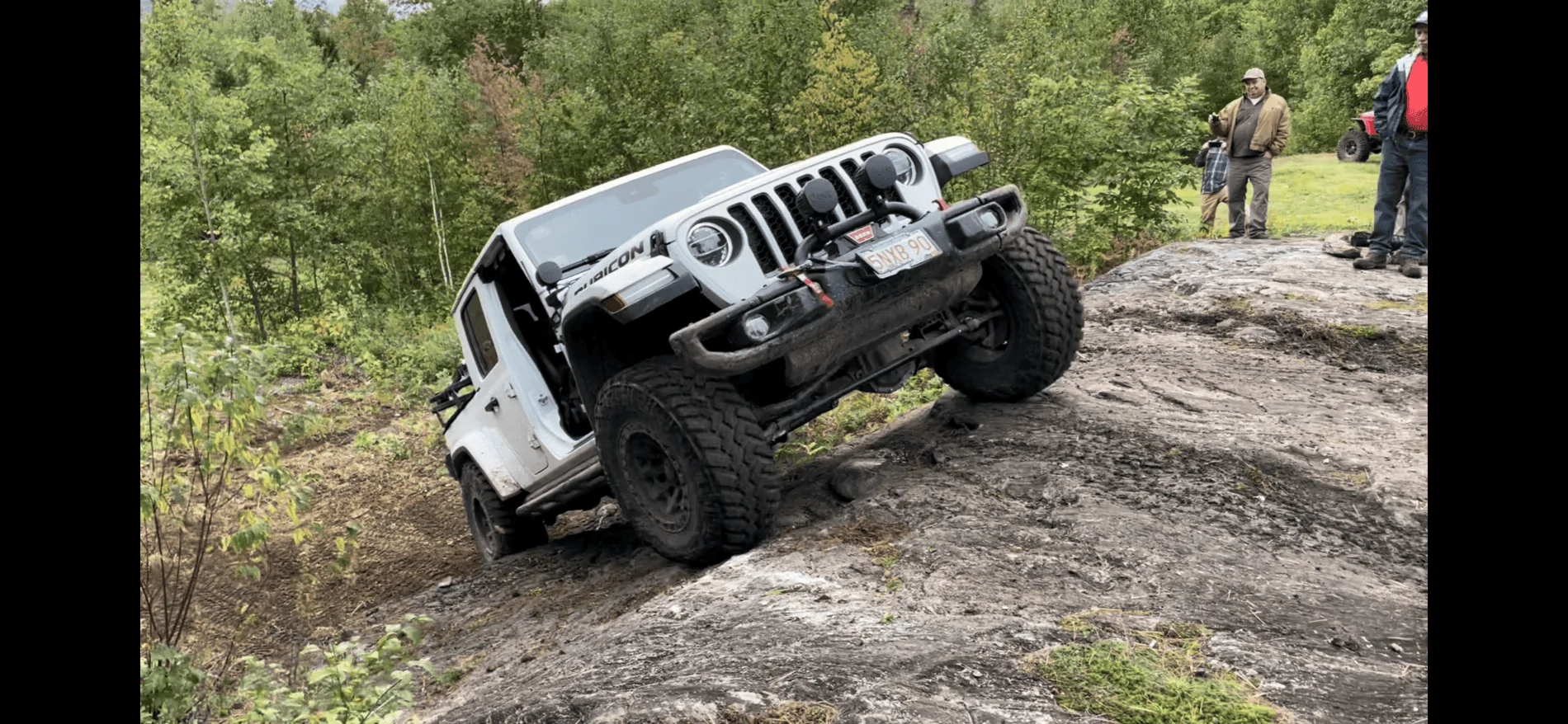 Jeep Gladiator BRIGHT WHITE Gladiator JT Club BE31E7C0-EF84-4D36-970C-381C76C32E55