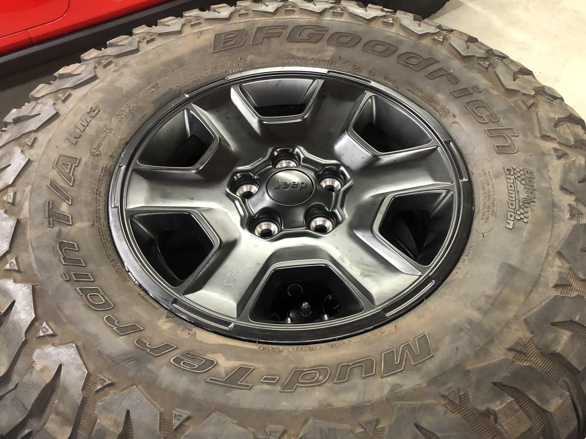 Jeep Gladiator Mojave wheels km3 35s 74CC642A-2A98-4D44-9054-A110E63C06A3