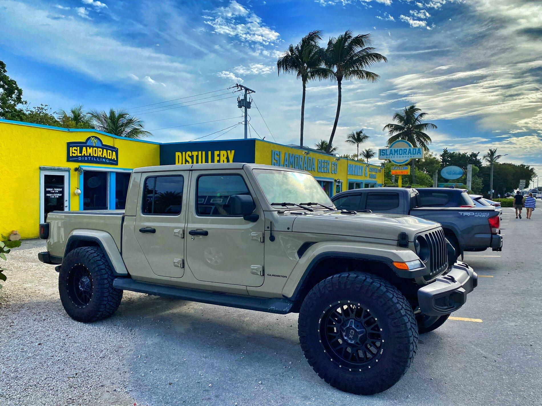 Jeep Gladiator Gladiator Glamour Shots 1AD0AEC3-8064-43CC-BD88-964B772FD873