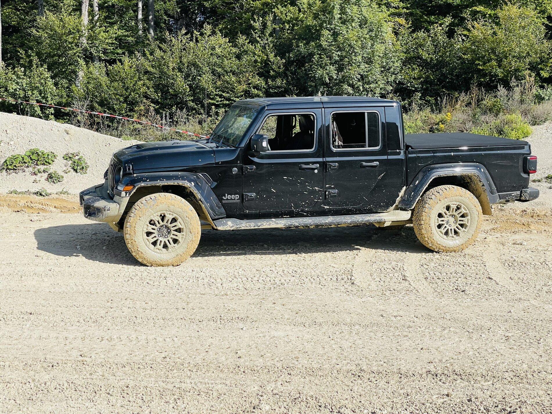 Jeep Gladiator The hardest vehicle to hand wash - ever! 4ABBE639-6192-463B-9466-77D7E6EA5233