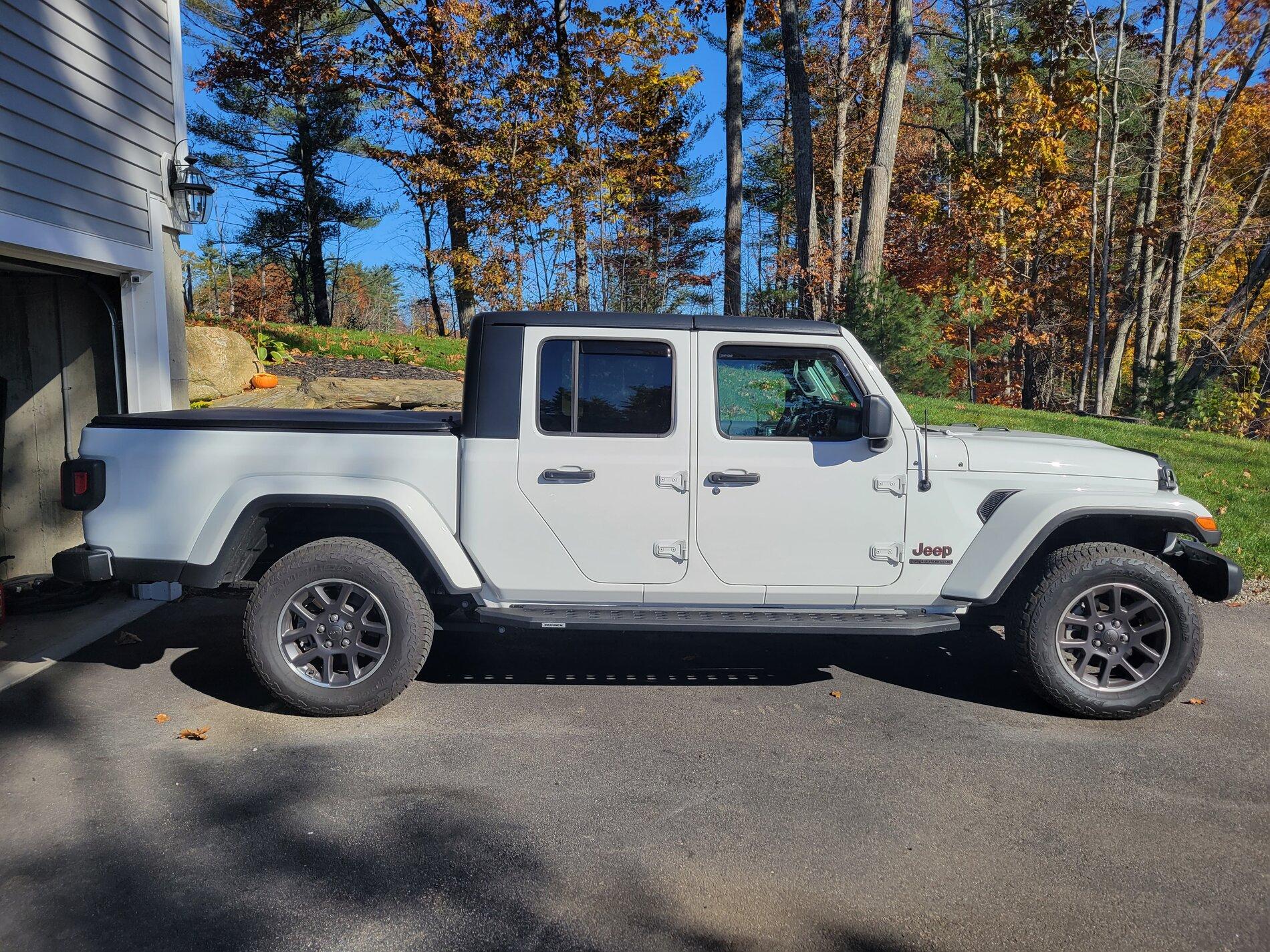 Jeep Gladiator Bright White 80th Anniversary build 20211106_120632