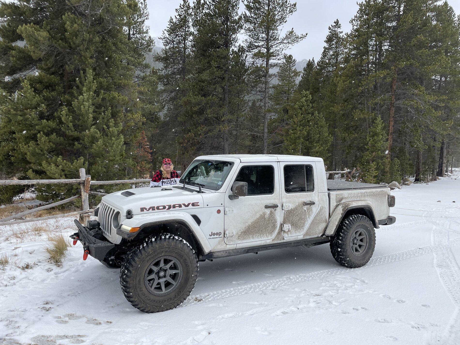 Jeep Gladiator Gladiator Glamour Shots 13604960-CCB6-4EB6-81FA-E2E9F105469E