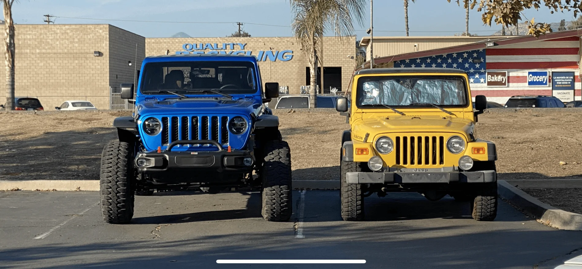 Jeep Gladiator Jeeps Parking Next To Jeeps 3F8F2E0D-1AE1-42C7-8F9E-46F966A0895F