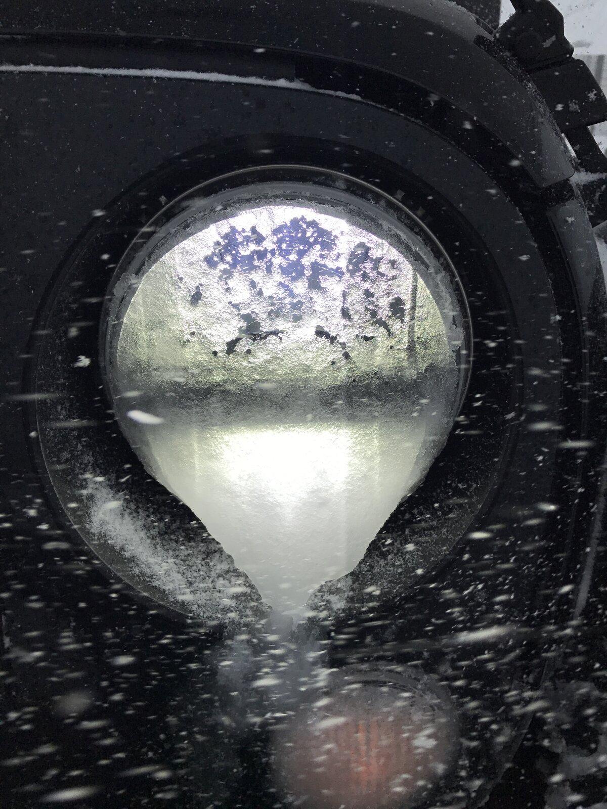 Jeep Gladiator LED Headlight reflective blindness in Heavy snow Icy J