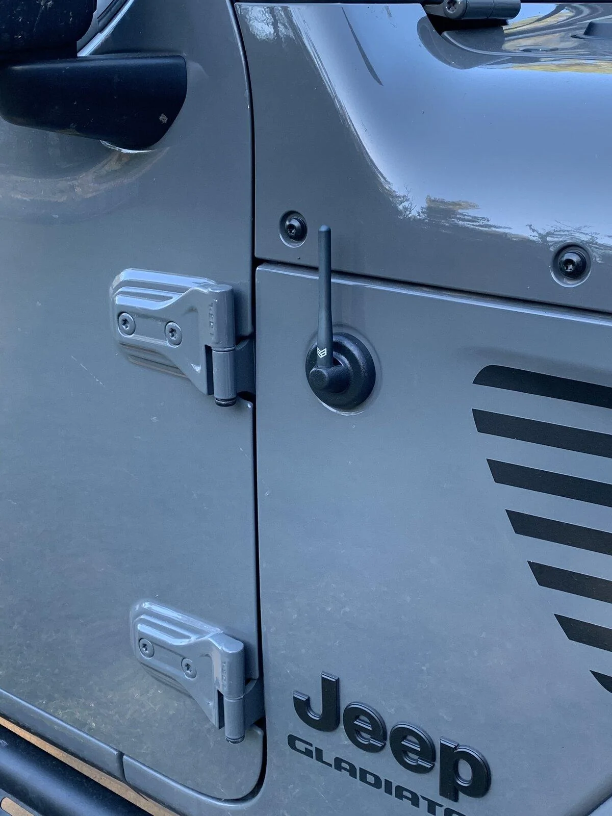 Jeep Gladiator AM/FM Antenna Delete - Moving From Exterior to Interior 85C7AB6A-96BE-4F2E-9D9A-EB2063F4A01B